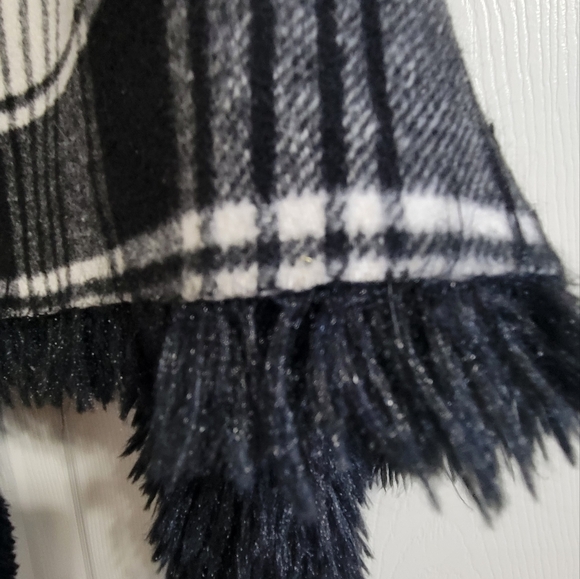 Cozy Plaid Vest - Picture 3 of 3